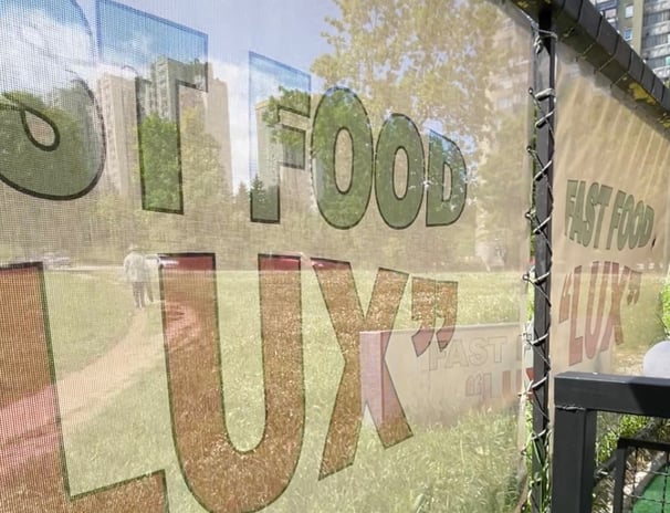 Rekonstrukcija ograde u bašti Fast Fooda LUX