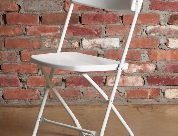 Silla blanca plegable
