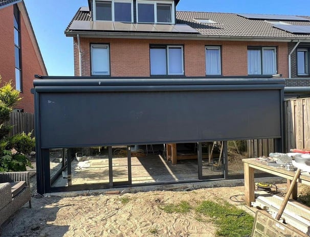 pergola et store de protection solaire