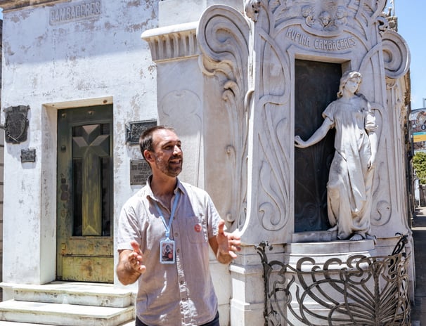 Esteban will guide you through each corner of this fascinating cemetery