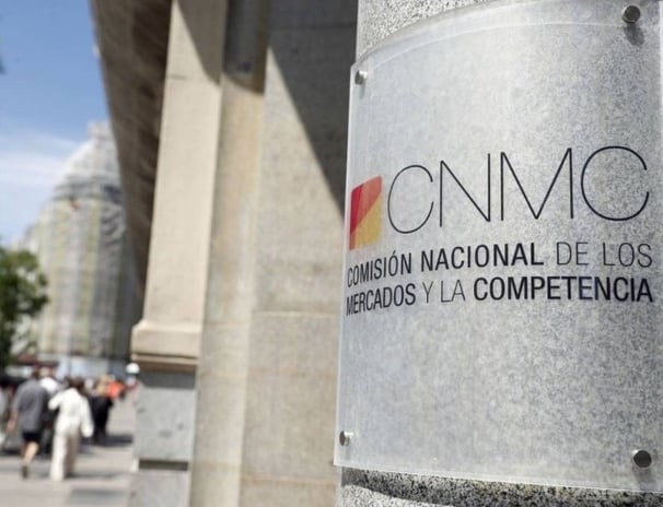Comisión Nacional de Mercados y Competencia contra Salud Pública