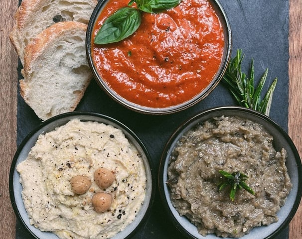 Tartine de rillettes avec du pain 