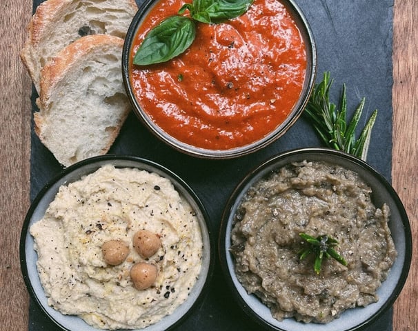 Tartine de rillettes avec du pain 