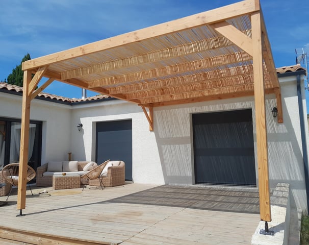 Conception, réalisation et pose Pergola en bois sur terrasse - Millau