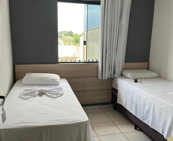 quartos duplos com ar-condicionado, vista para a cidade