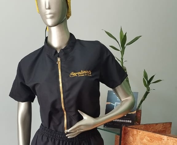 uniforme negro