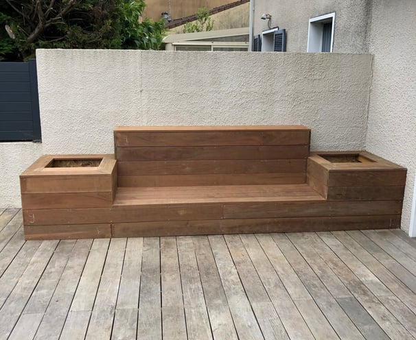 banc en bois moderne et esthétique par davi rénovation bordeaux