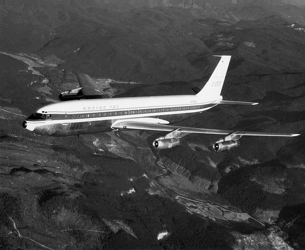Boeing 707 jet comercial
