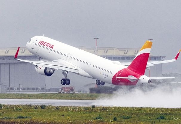 Airbus A321XLR de Iberia despegue 