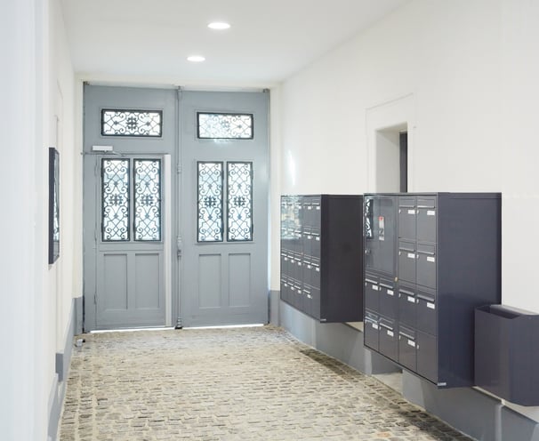 entree-copropriete-renovation-boites-aux-lettres