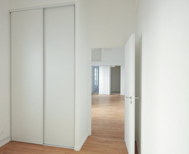 renovation-interieure-placard-coulissant-parquet