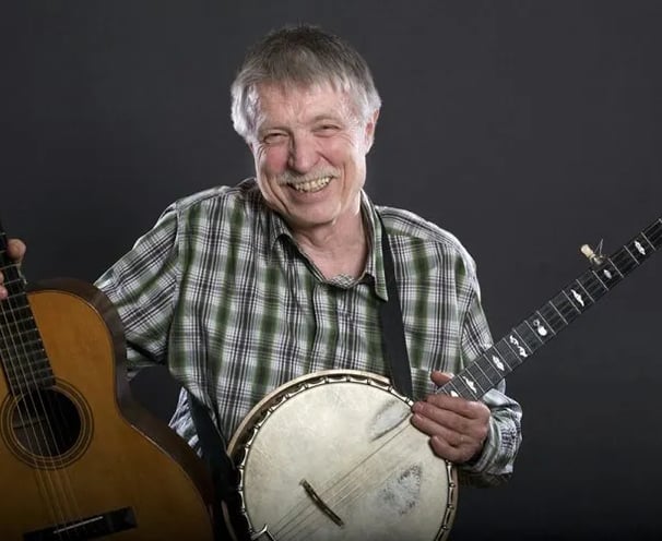 Steve Waring avec guitare et banjo