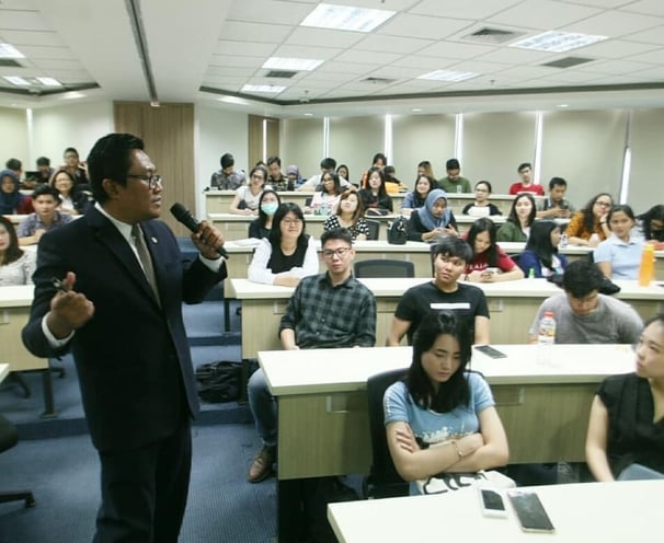 Saat mengajar di Kampus UPH Surabaya sebagai Dosen