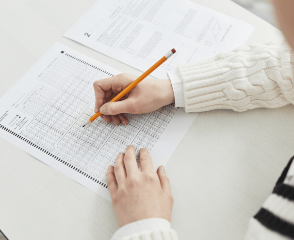 Person filling out an exam sheet during a hoof trimming course.