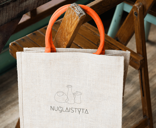 a baguet bag with a baguet bag on it