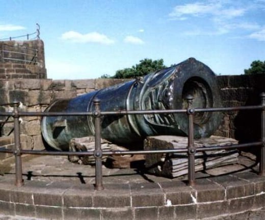Malik-e-maidan cannon - Hyderabad to Bangalore tour package