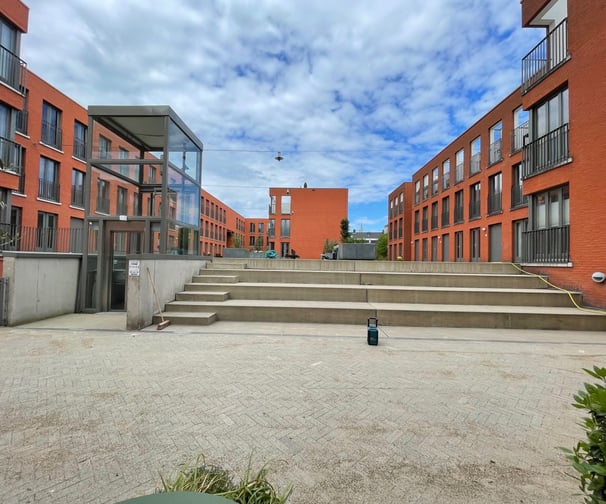 Reiniging en voegafdichting van betonnen trap in Eindhoven