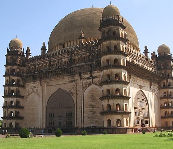 Gol Gumbaz - Hyderabad to Bangalore tour package