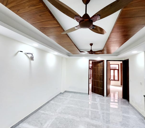 Spacious Modern Living Room of 3 BHK Builder Floor Near Sky Mansion Chattarpur