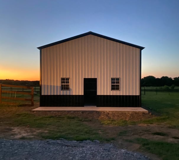 a barn with a barn like structure and a barn like structure