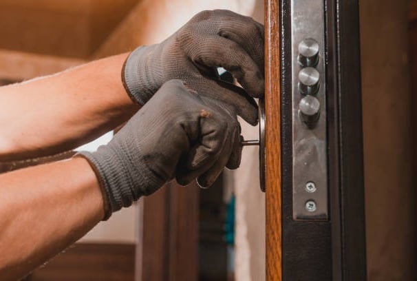 a person wearing gloves and gloves holding a keychain