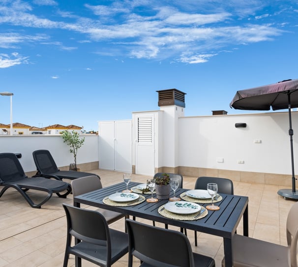65m2 dakterras met loungeset en eettafel