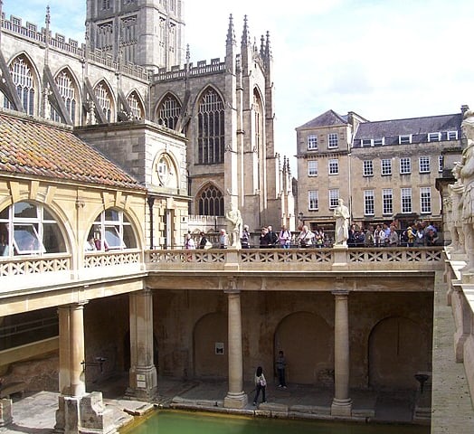 Roman Baths in Bath – ancient Roman thermal spa and top heritage site in England