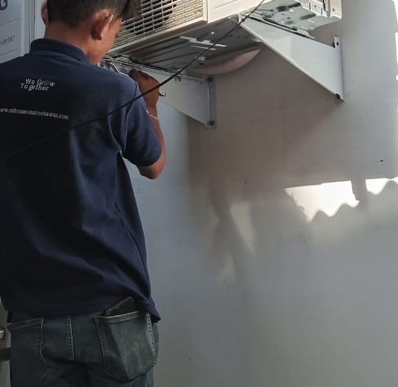 Pemasangan Outdoor AC Daikin