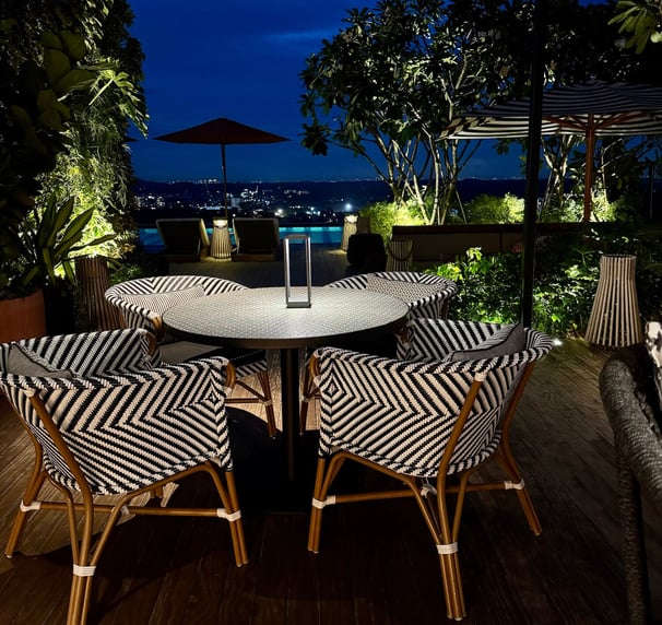 rtyzen-singapore-rooftop-bar-seating