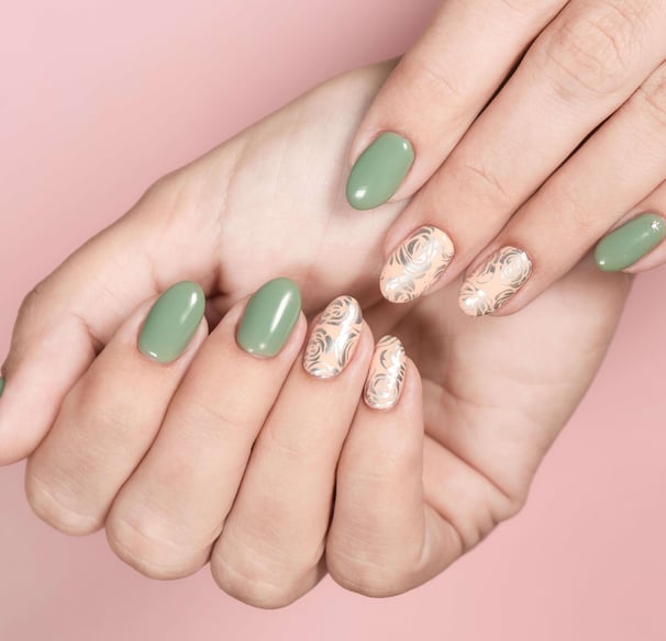 green daisy nails
