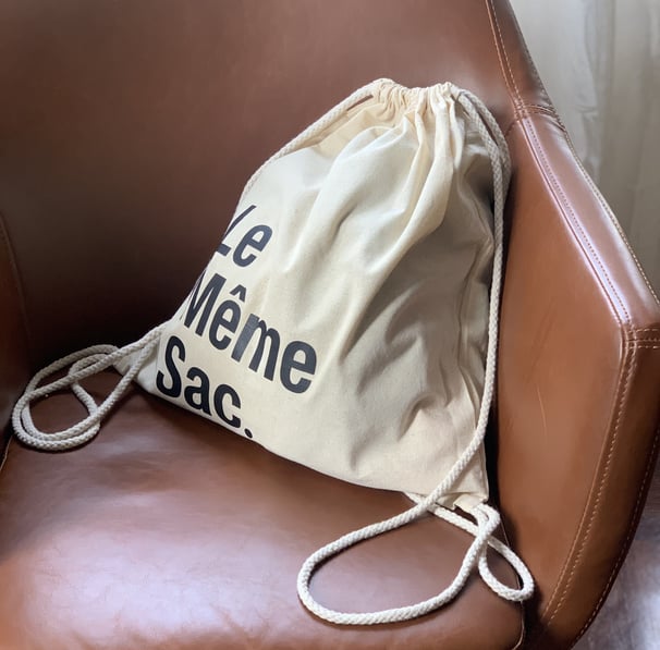Bolso de algodón con logo usado como packaging sostenible y funcional, con enfoque Zero Waste.