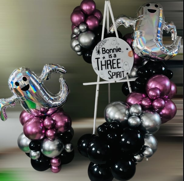 Personalised welcome easel with balloons for hire in sussex