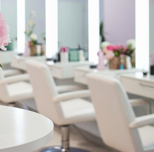 a vase with pink flowers in a salon