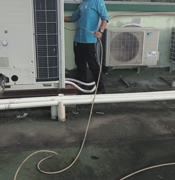 Service AC Daikin VRV 10 Pk Pekanbaru