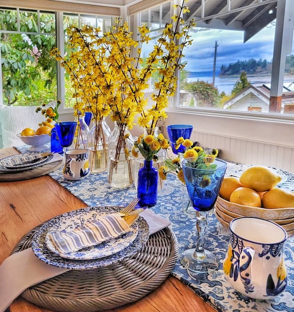 yellow and blue lemon dining table plates arrangement