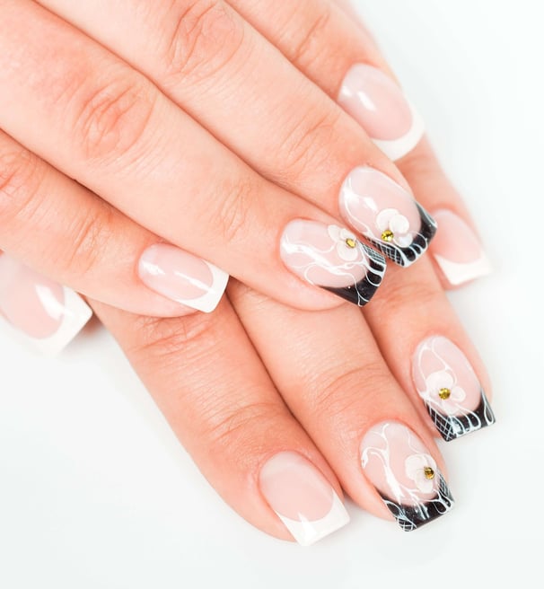 daisy nail design