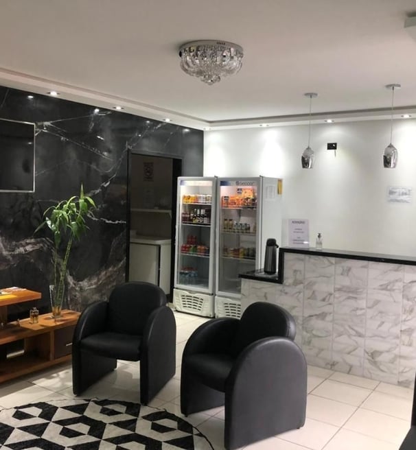 sala de tv, com televisão sofá super confortável