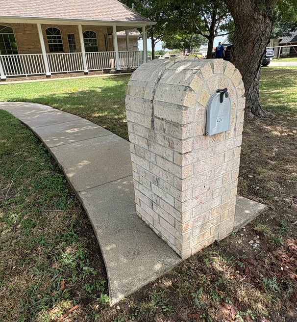 Mail Box and Side walk cleaned and bright.  Krum Texas