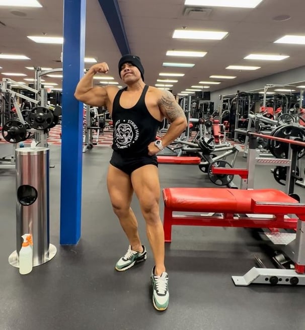 Exatleta campeón brindando coaching en nutrición y ejercicio