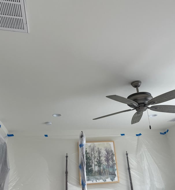 a ceiling fan with a ceiling fan and a ceiling fan