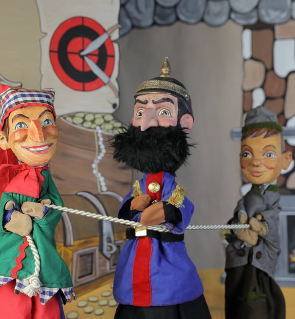 Kasperle und Seppel fesseln den Räuber Hotzenplotz Staufenberger Puppentheater