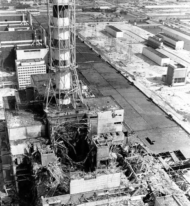 1986'da Ukrayna'daki sahada faaliyet gösteren dört üniteden biri olan, yıkılmış Çernobil reaktörü