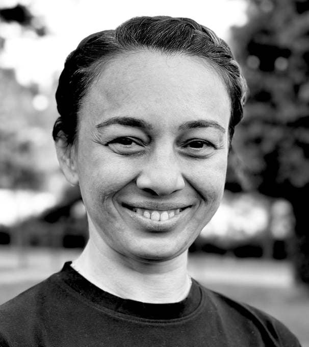 Mine Şilliler Tai Ji Qi Gong instructor of WDP Turkey, smiling outdoors in black shirt