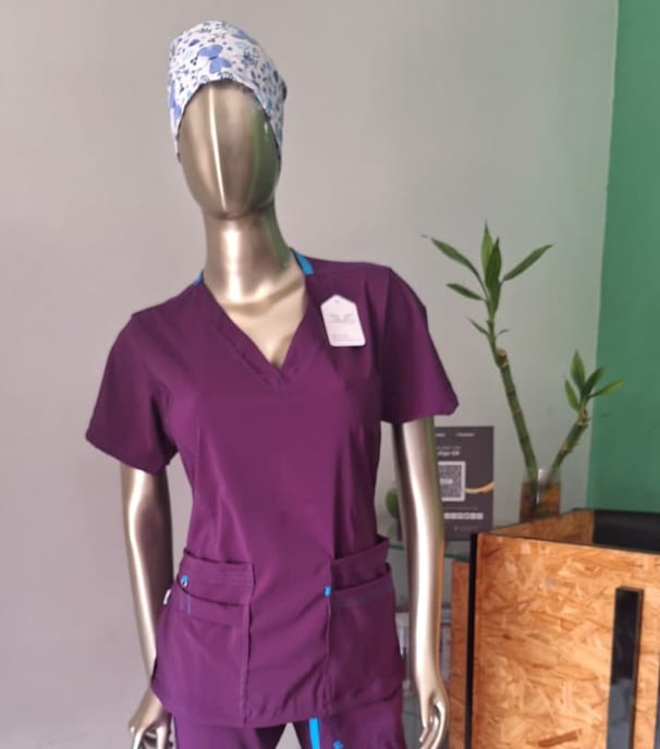 uniforme morado