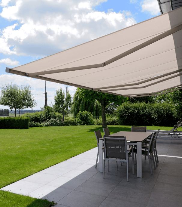 retractable awning