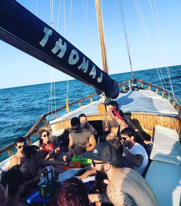 Cutter Falco Thomas in viaggio, barca a noleggio