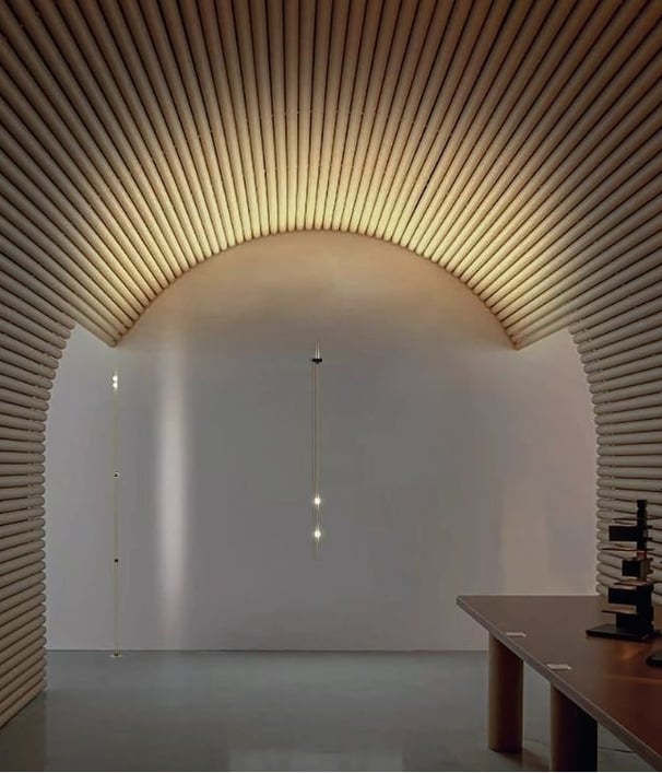 e22 system lamp in wall