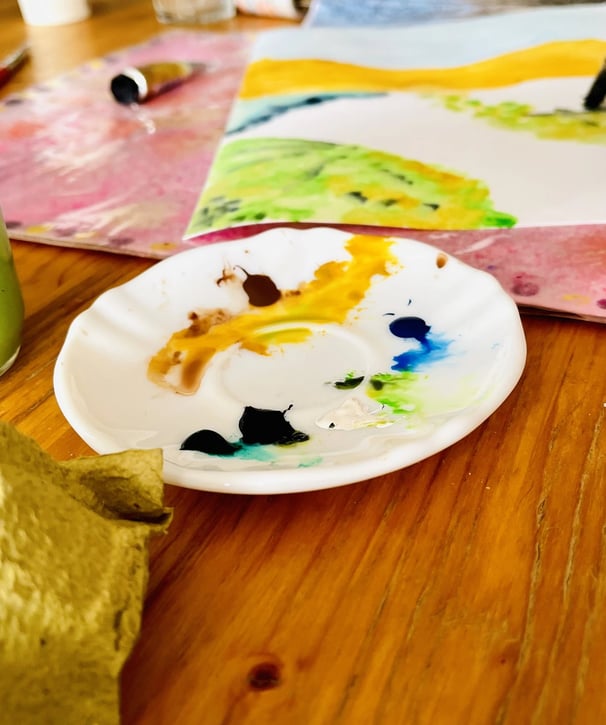 palette avec des pigments primaires