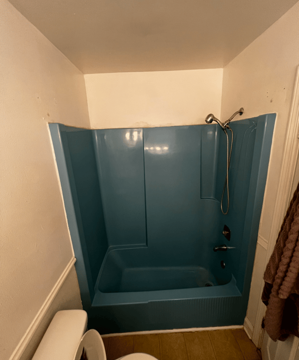 Madison WI | fiberglass bathtub demo before