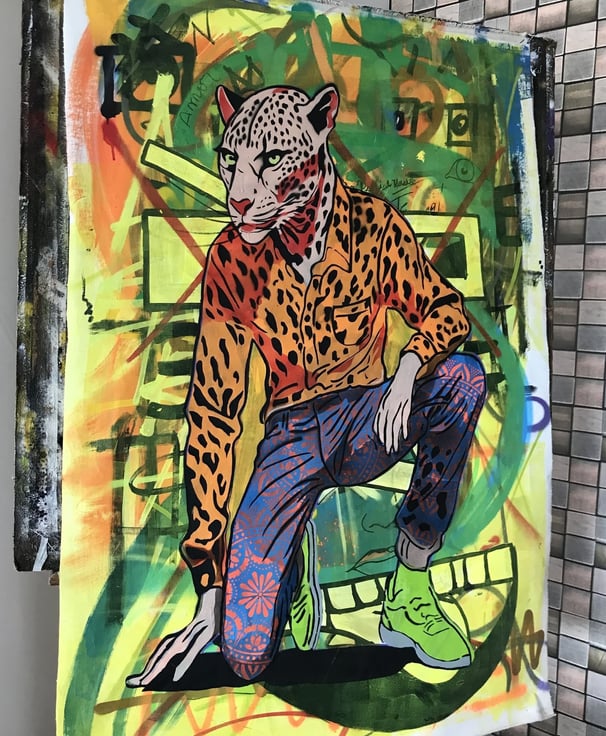 Impactante arte urbana de Sérgio Astral: onças humanas nas ruas de Barra do Garças.